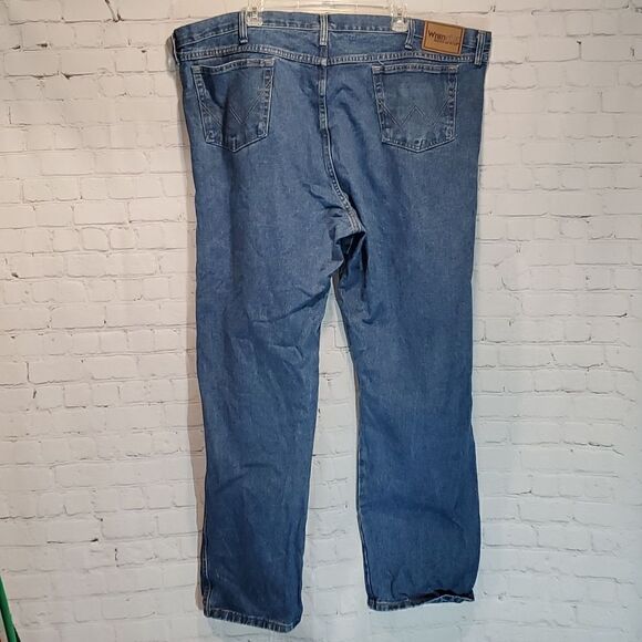 Men's big and tall rugged wear  Wrangler relaxed fit jeans - Picture 4 of 8